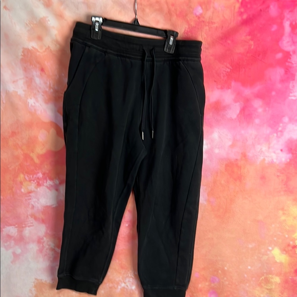 lululemon black scuba high rises cropped jogger, size 10